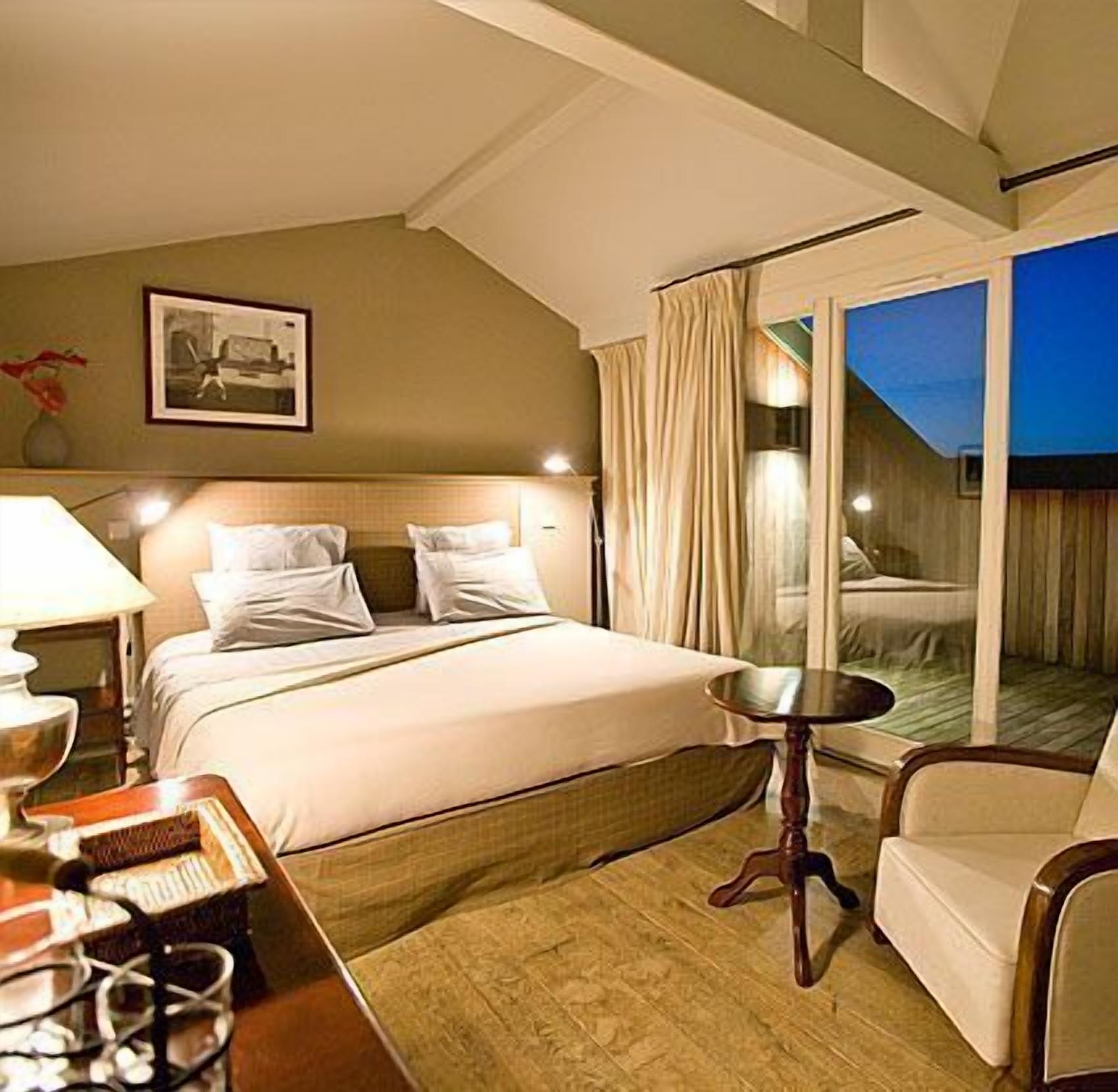 double room (avec terrasse intérieure) | premium bedding, pillow-top beds, in-room safe, individually decorated