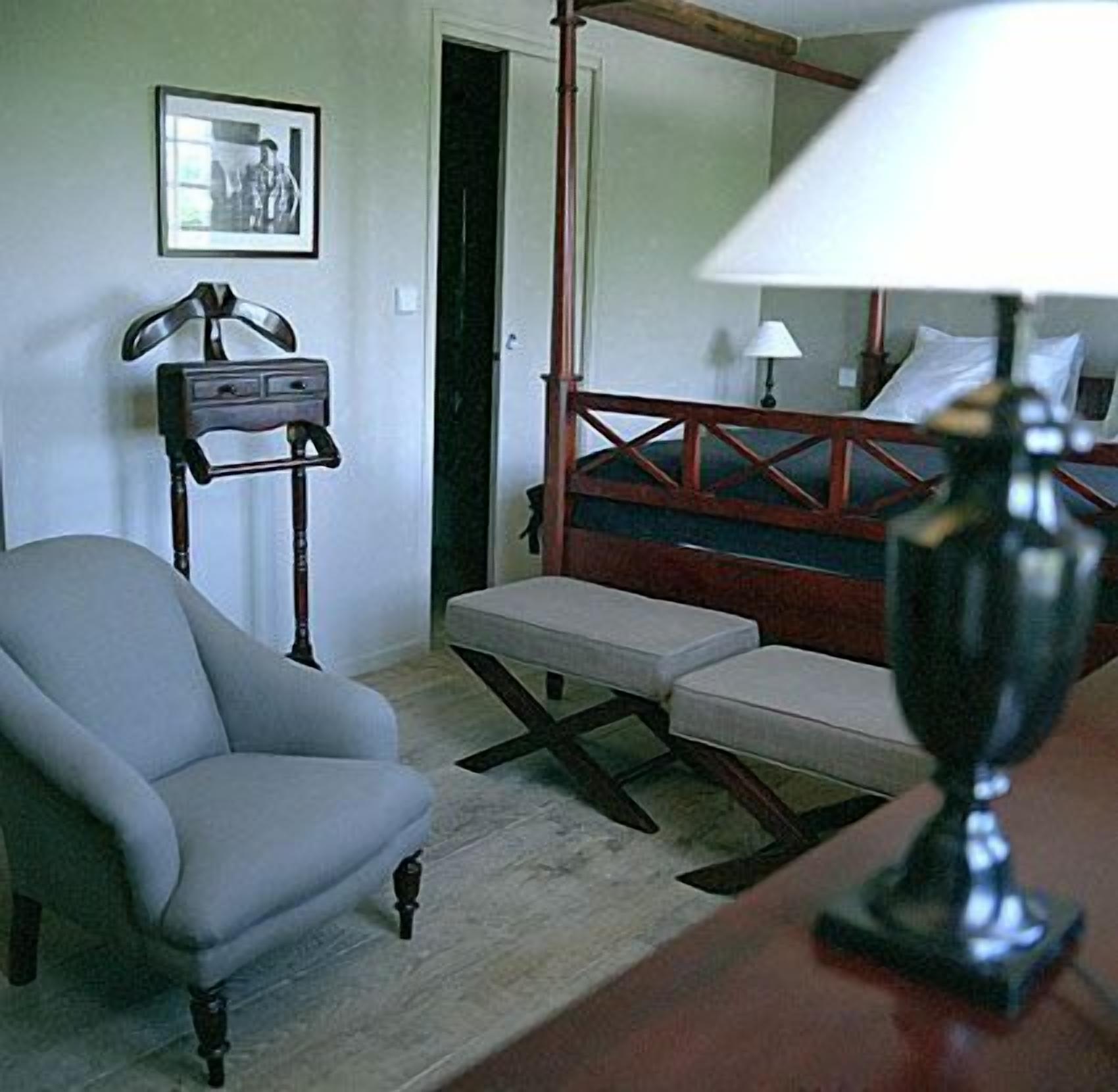 double room (sur façade ancienne) | premium bedding, pillow-top beds, in-room safe, individually decorated