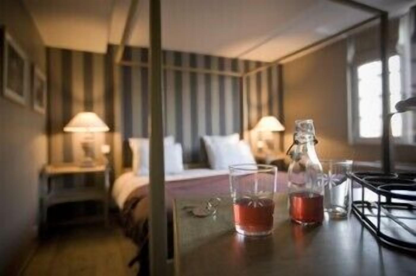 double room (sur façade ancienne) | premium bedding, pillow-top beds, in-room safe, individually decorated