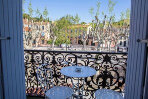 Classic Room with Balcony | Balcón