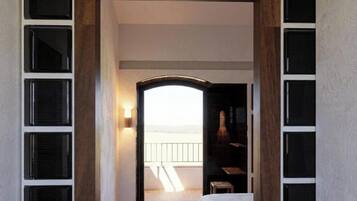 Minibar, coffres-forts dans les chambres, décoration personnalisée