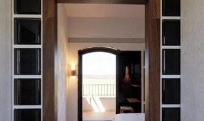 Minibar, in-room safe, individually decorated, individually furnished - Hôtel La Casa Païral (Collioure)
