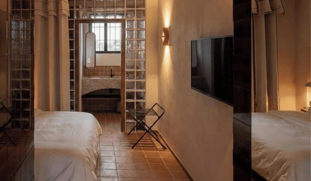 Superior Room with Terrace | Minibar, caja fuerte, decoración individual y mobiliario individual