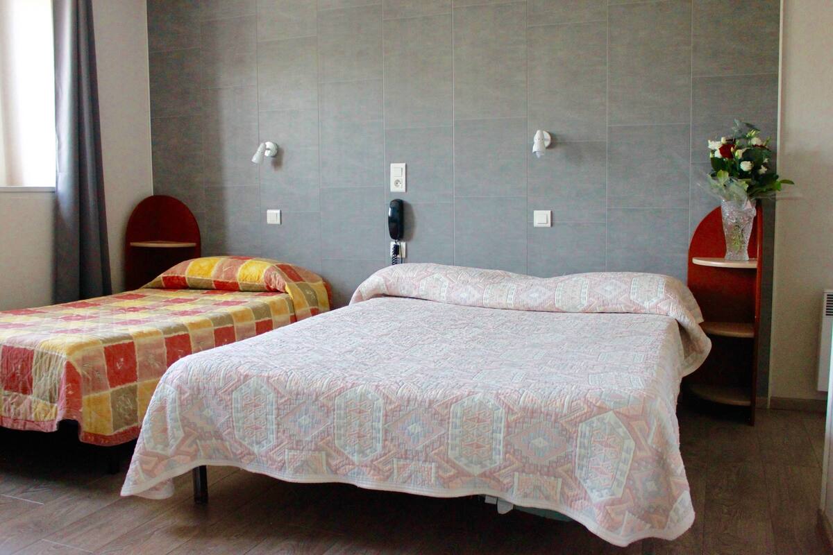 Free WiFi, bed sheets