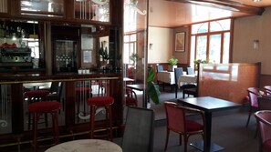 Bar (on property) - Sainte Catherine Hotel (Lourdes)
