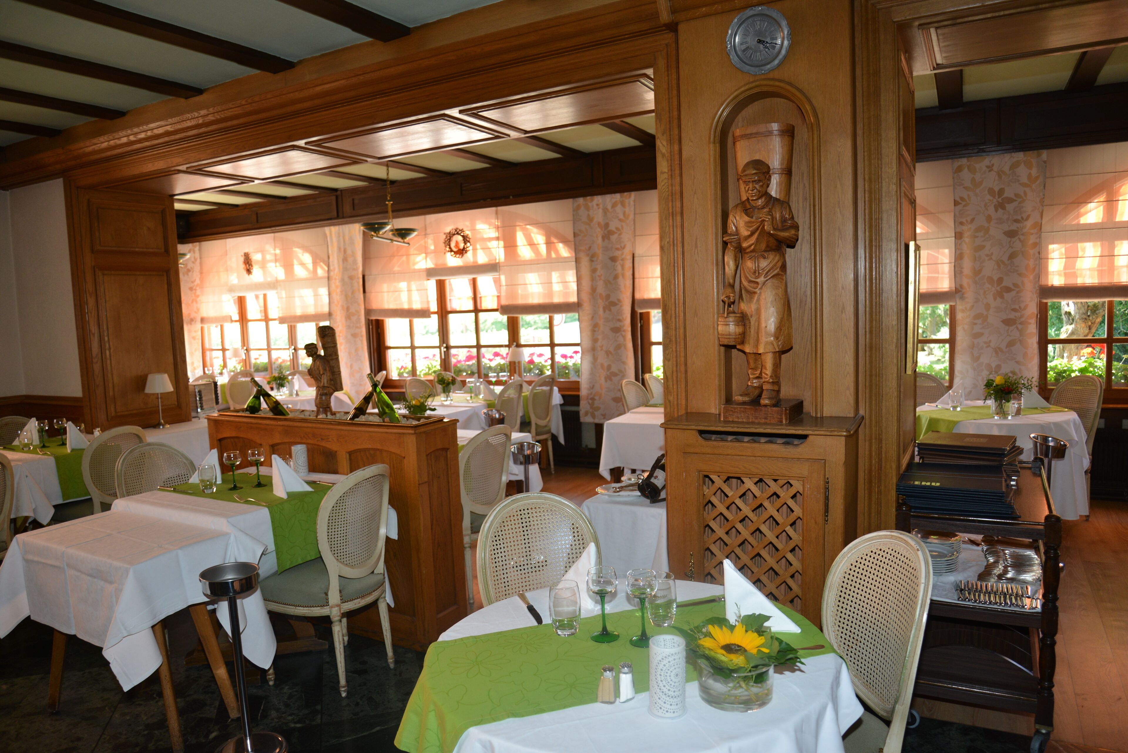 breakfast, lunch and dinner served