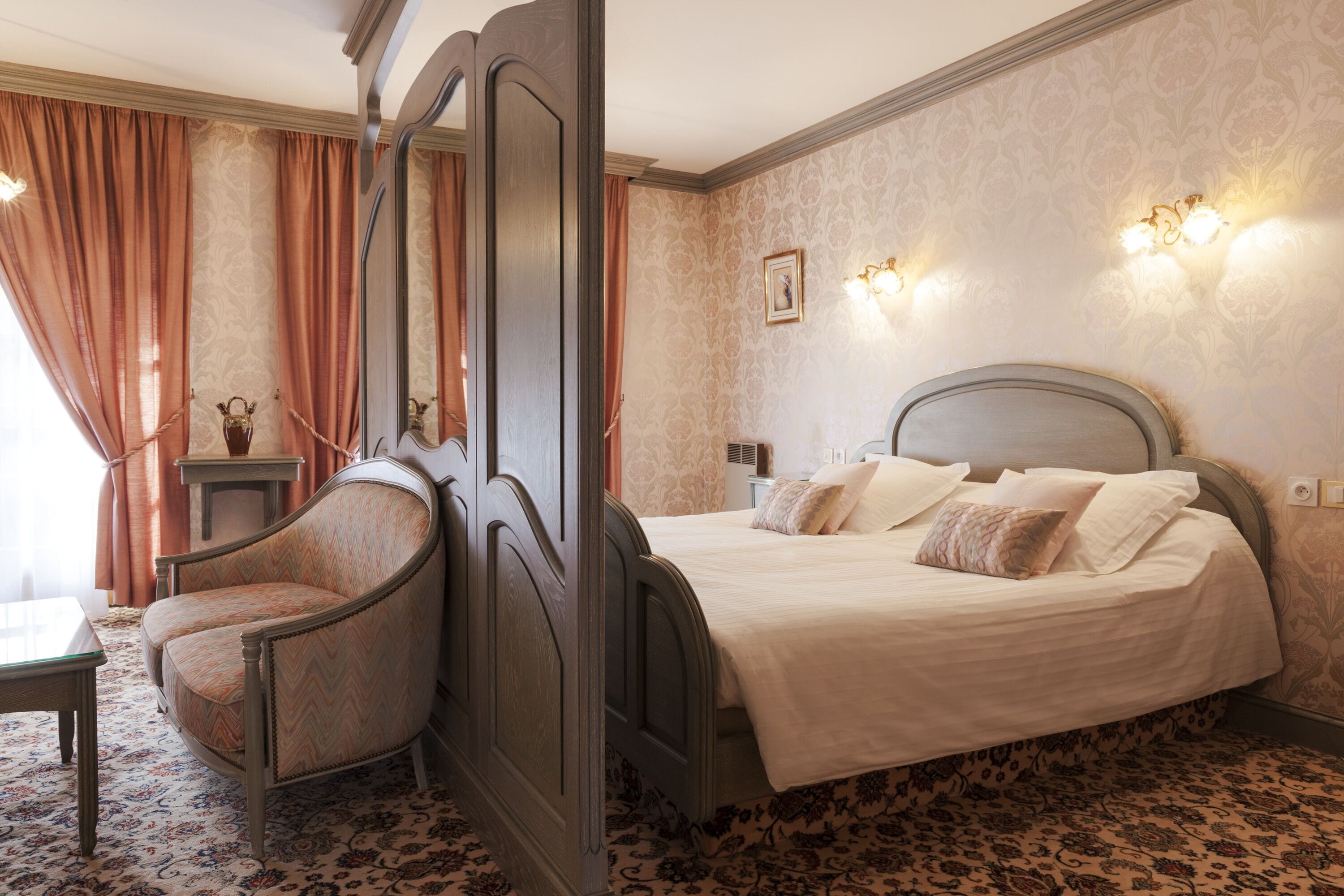 junior suite (2 persons) | minibar, individually decorated, desk, laptop workspace