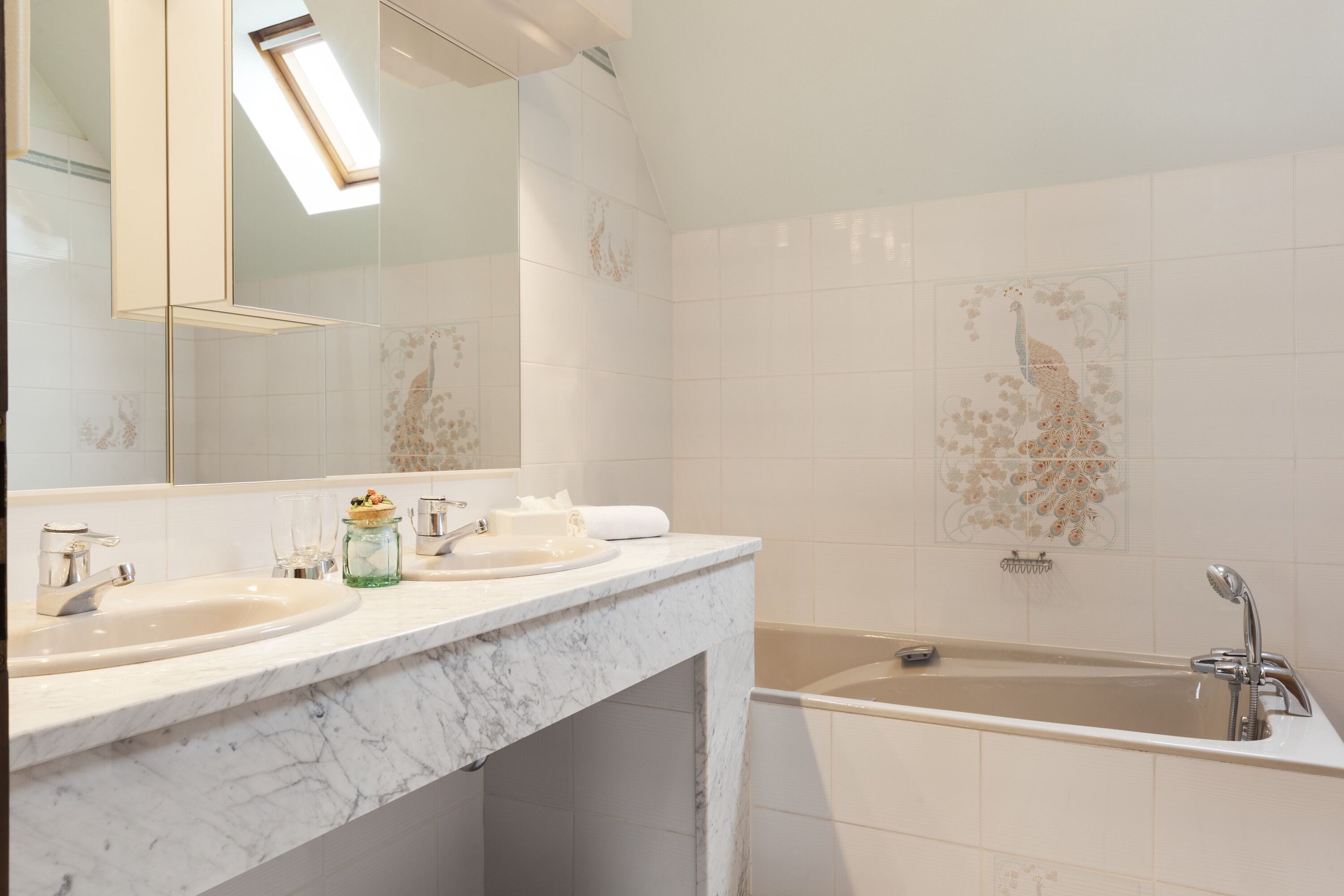 free toiletries, hair dryer