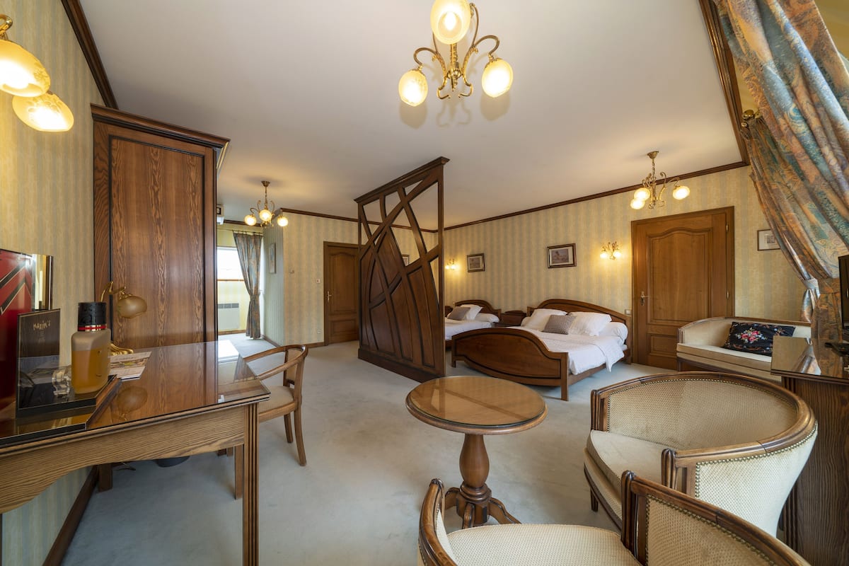 Romantic Suite (3 persons) | Minibar, individually decorated, desk, laptop workspace