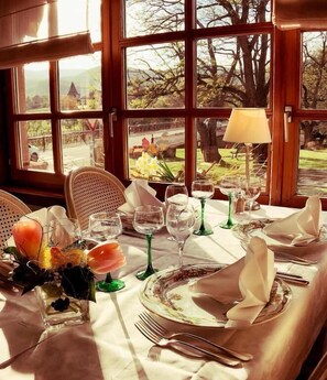 Breakfast and dinner served - Hotel Munsch (Saint-Hippolyte)