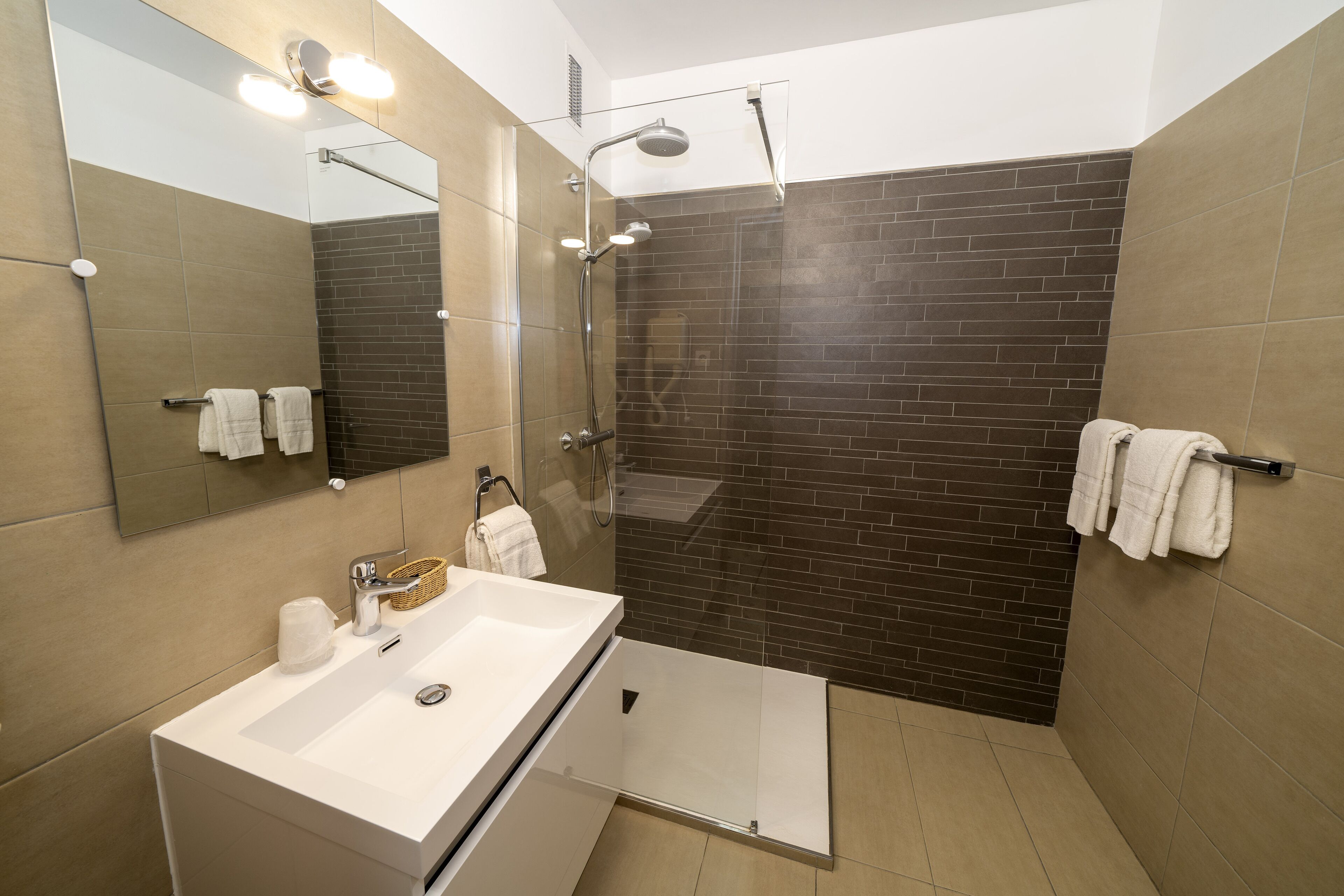 free toiletries, hair dryer