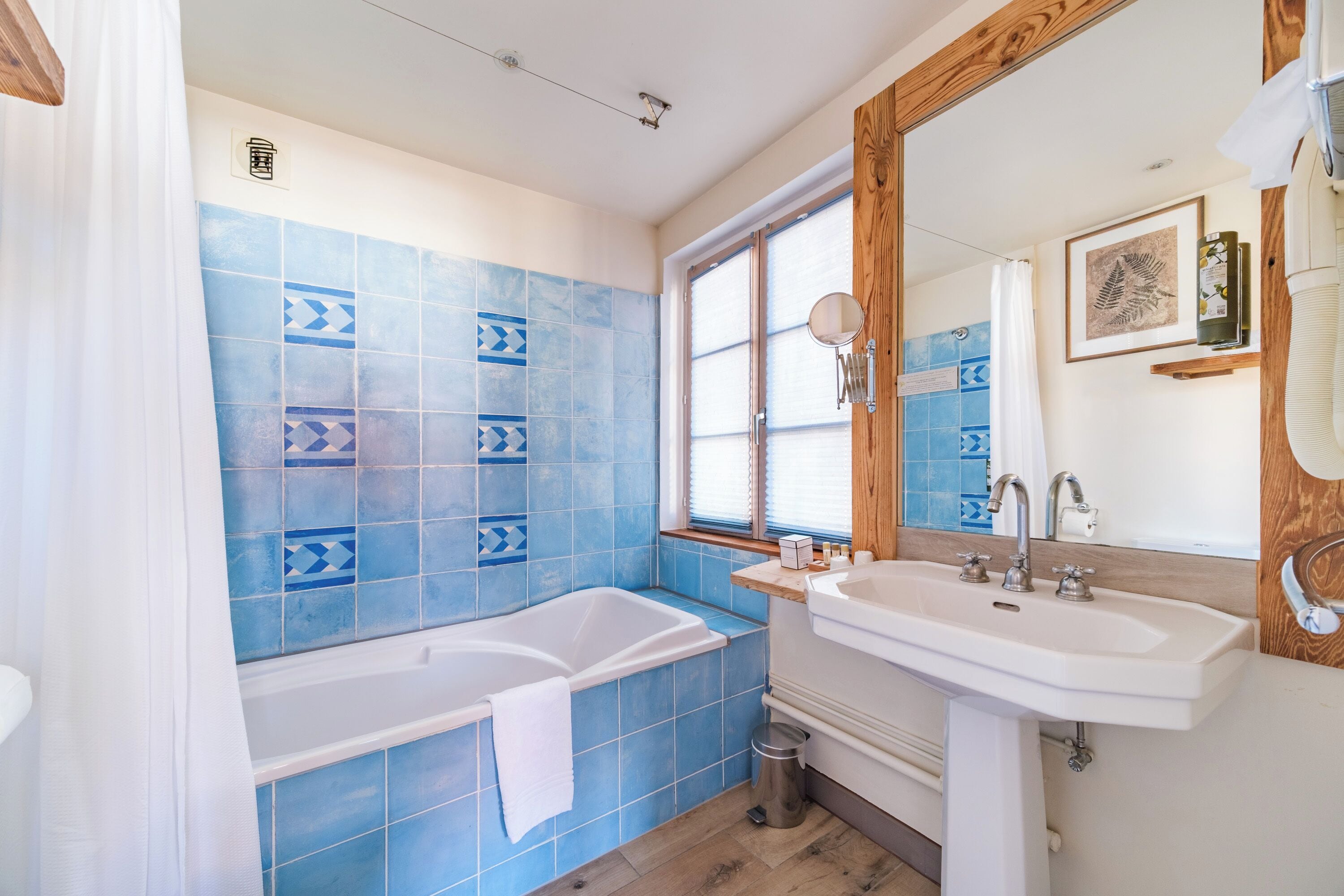 superior double room | bathroom | bathtub, free toiletries, hair dryer, towels