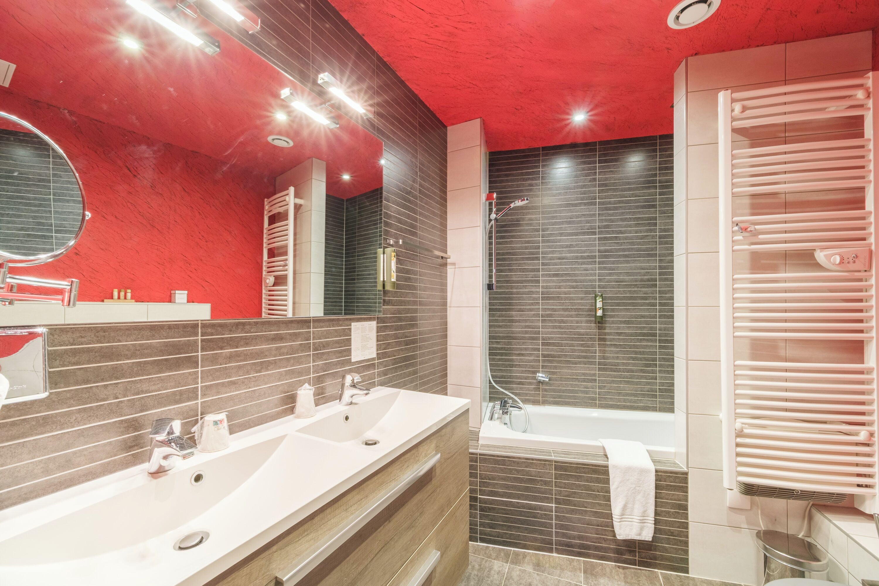 comfort suite | bathroom | bathtub, free toiletries, hair dryer, towels