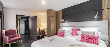 Suite – comfort | Sengetøy av topp kvalitet, minibar, safe på rommet og blendingsgardiner