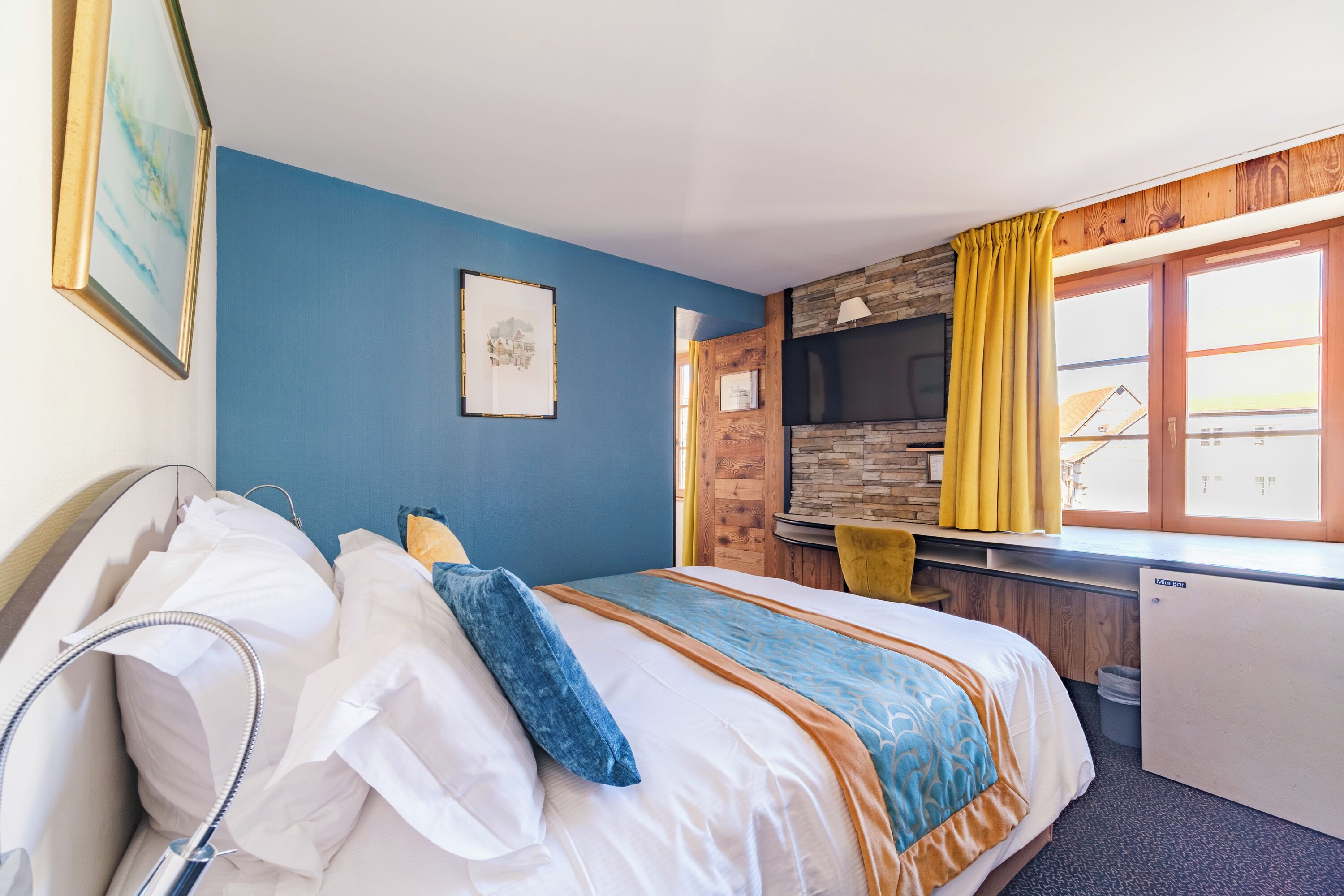 superior double room | 1 bedroom, premium bedding, minibar, in-room safe