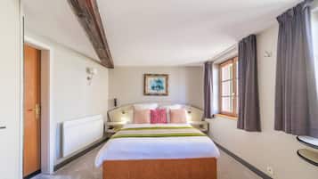 Superior tweepersoonskamer | Luxe beddengoed, een minibar, een kluis op de kamer