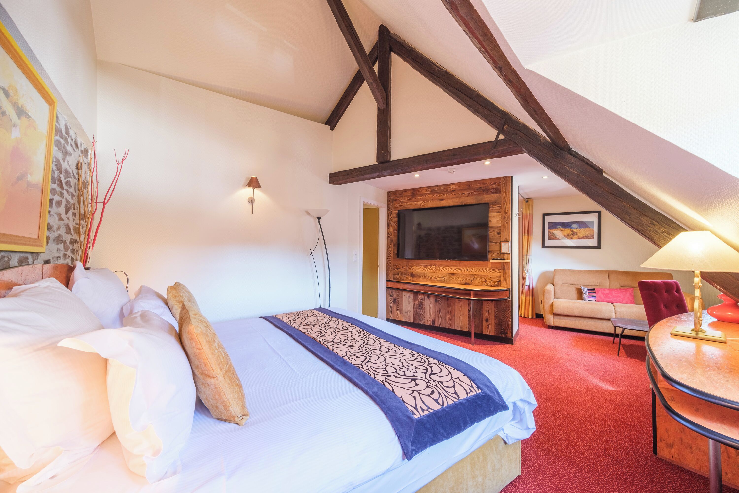 junior suite | 1 bedroom, premium bedding, minibar, in-room safe