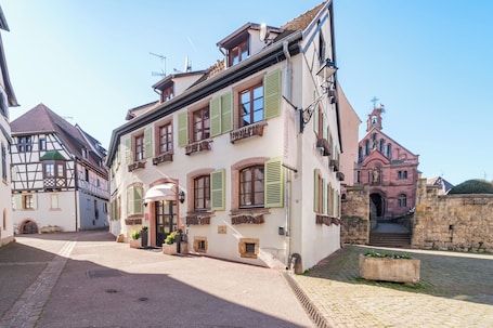 Exterior. Hostellerie du Château