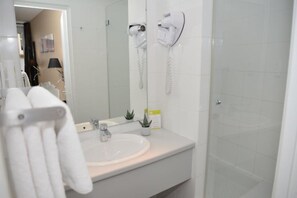 Double Room | Bathroom | Hair dryer, towels