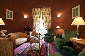 Living room - Hostellerie du Château de Bellecroix (Chagny)
