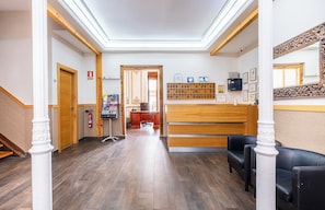 Quầy tiếp tân