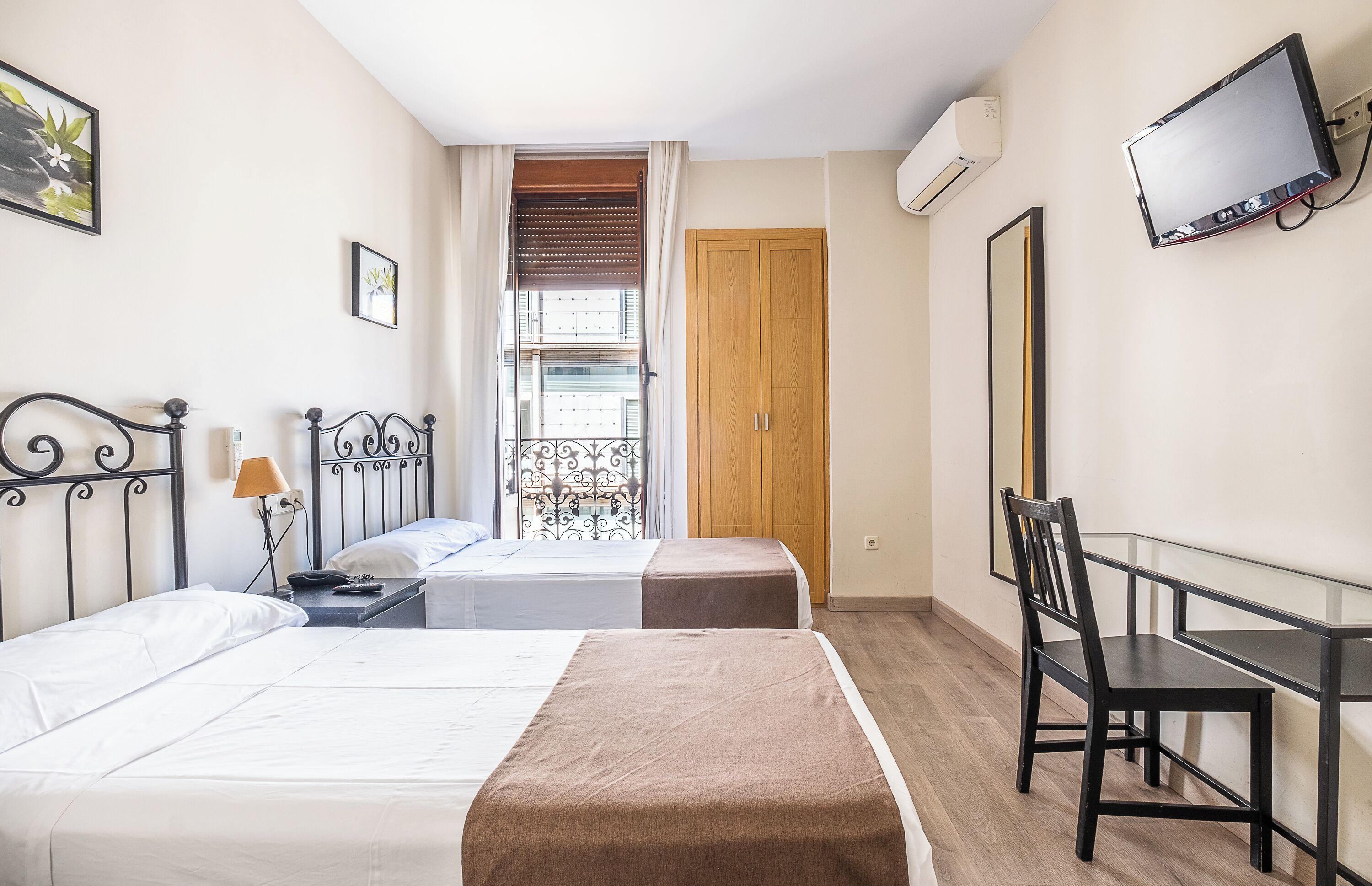 Photo - Hostal El Pilar