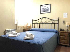 Chambre Double, salle de bains privée | Vue de la chambre