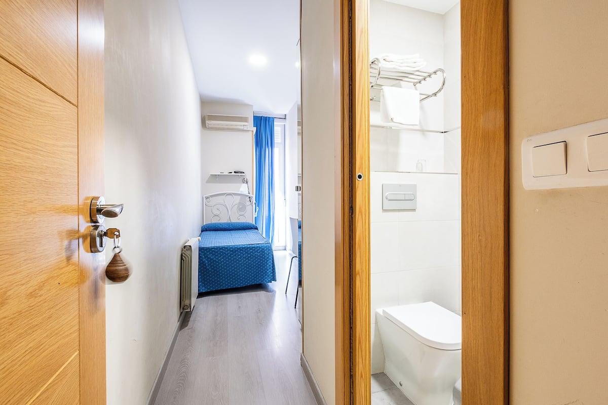 Single Room, Private Bathroom | Premium bedding, in-room safe, desk, blackout drapes