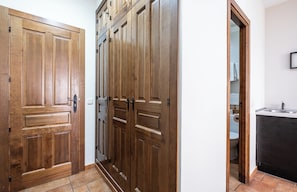 Quadruple Room, Private Bathroom | Premium bedding, in-room safe, desk, blackout drapes - Hostal El Pilar (Madrid)