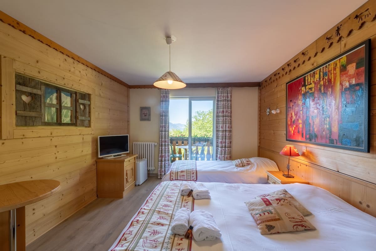 Classic Triple Room | In-room safe, desk, blackout drapes, soundproofing