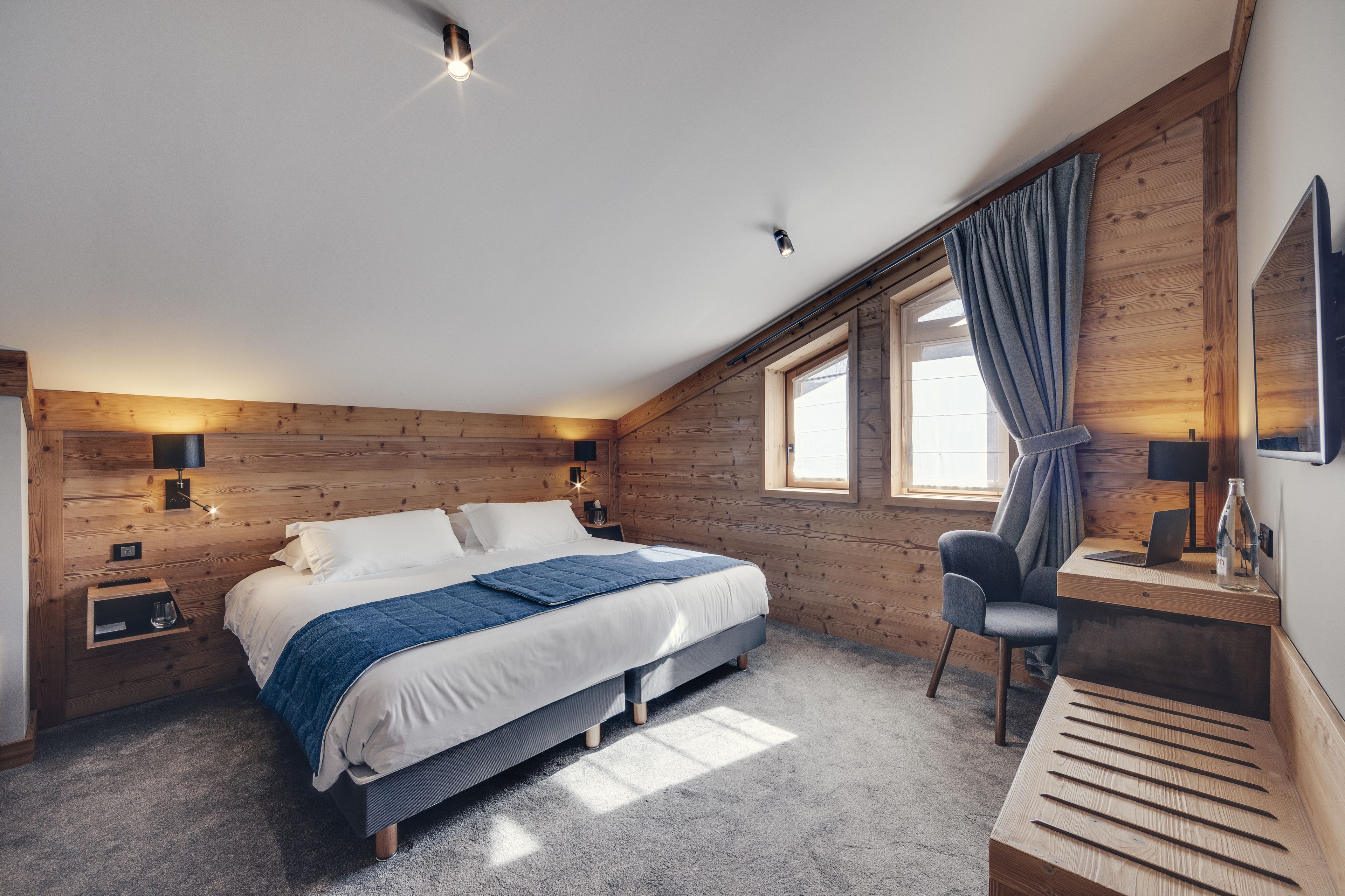 comfort suite, 3 bedrooms | in-room safe, desk, soundproofing, iron/ironing board