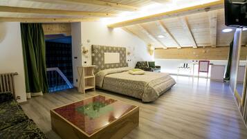 Minibar, in-room safe, individually decorated, individually furnished