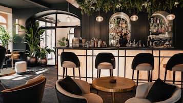 Cocktail bar
