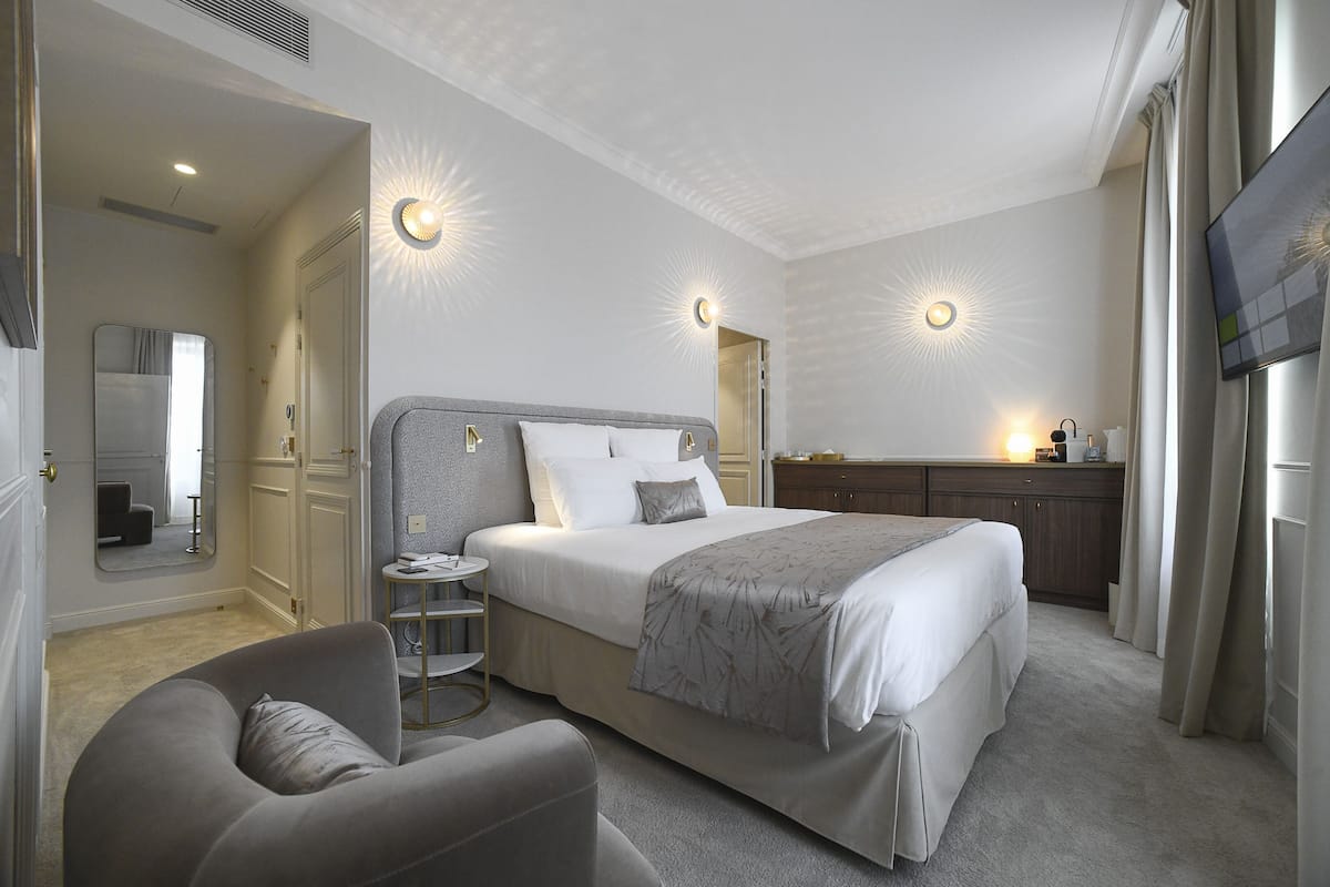 Suite (Prestige) | 1 habitación, minibar, caja de seguridad en la habitación y escritorio