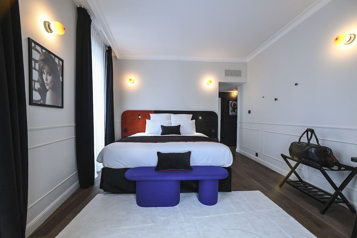 Suite junior (Deluxe) | 1 habitación, minibar, caja de seguridad en la habitación y escritorio