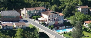 Aerial view - Logis Hotel Restaurant Du Pont (Saint-Cirgue)