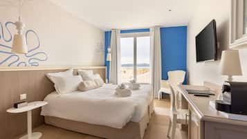 Family Room, Multiple Beds, Non Smoking (Twin bed on request) | Minibar, in-room safe, desk, laptop workspace