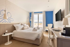 Family Room, Multiple Beds, Non Smoking (Twin bed on request) | Minibar, in-room safe, desk, laptop workspace