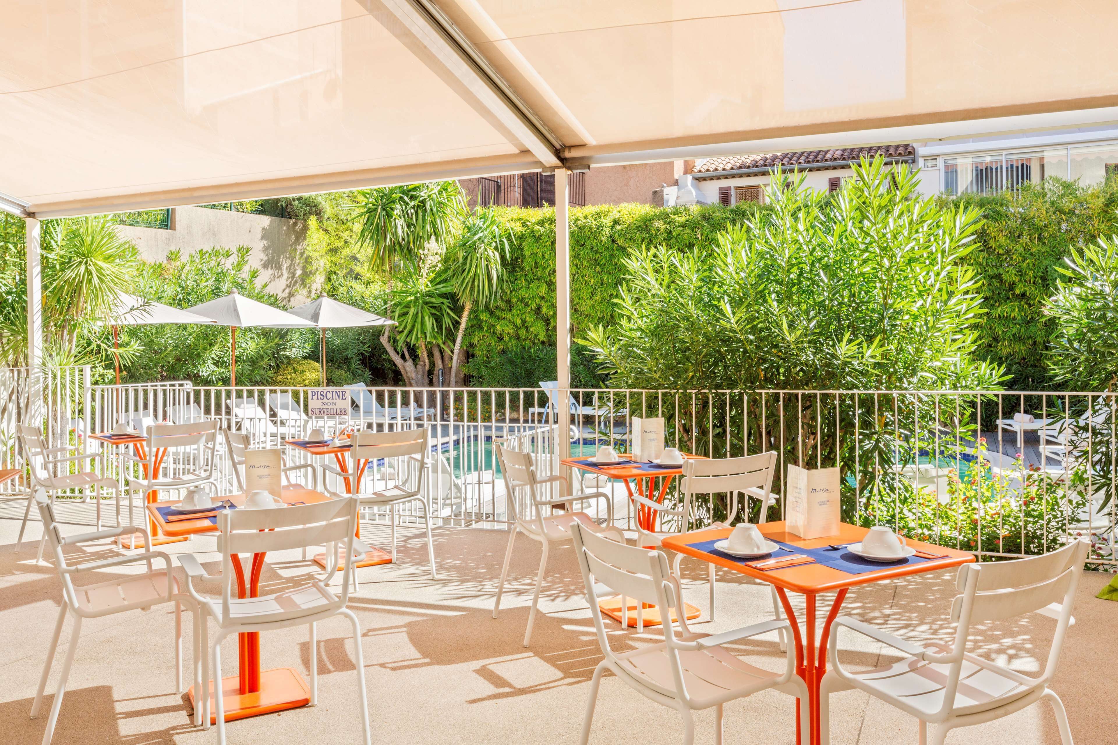 daily buffet breakfast (eur 15.5 per person)