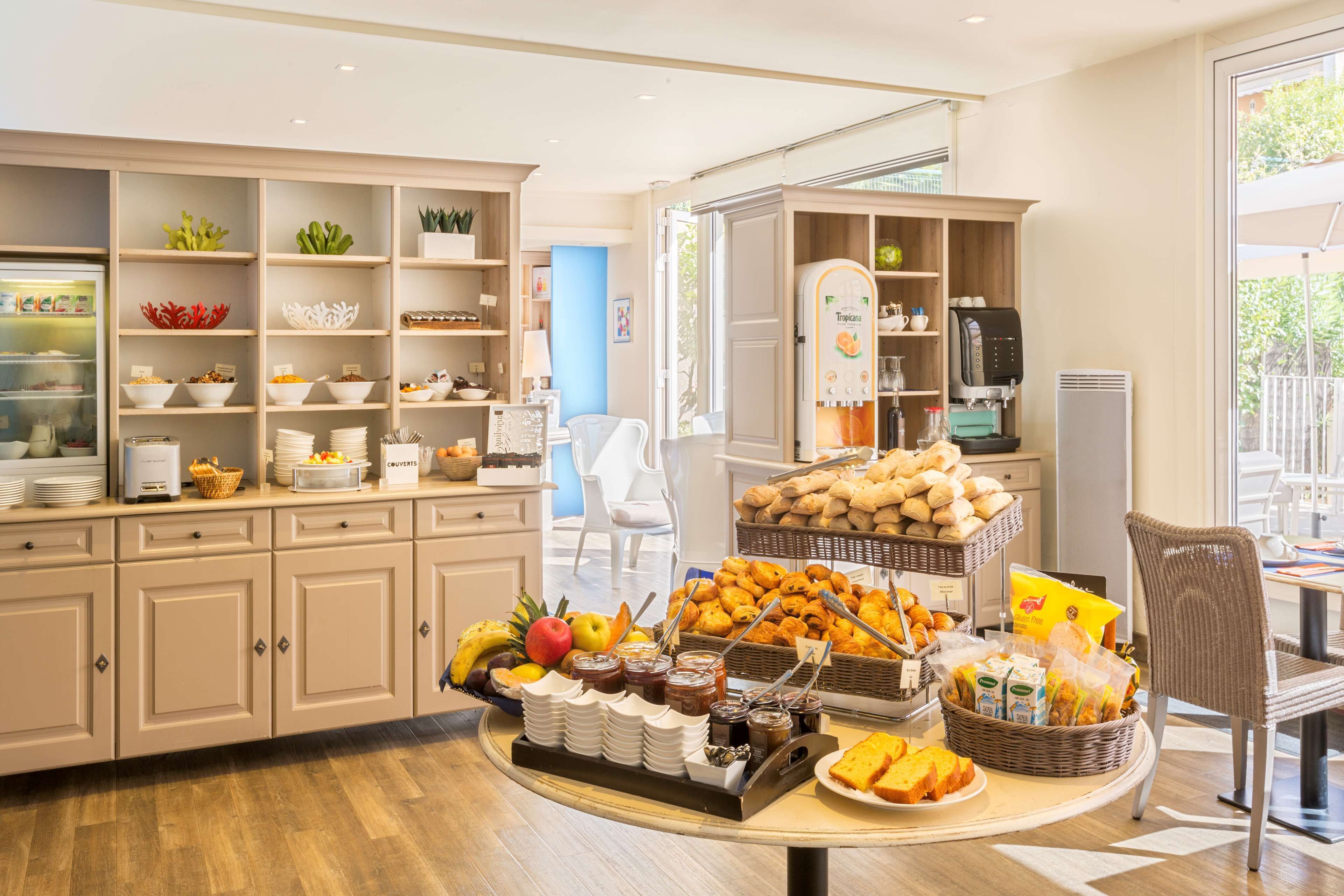 daily buffet breakfast (eur 15.5 per person)