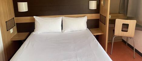 Bureau, rideaux occultants, chambres insonorisées, Wi-Fi gratuit