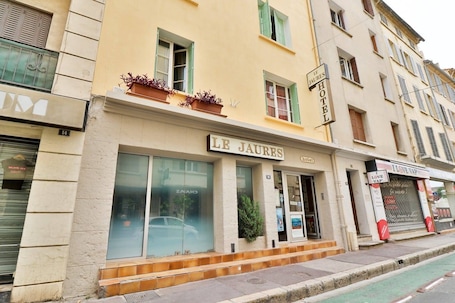 Fachada de la propiedad