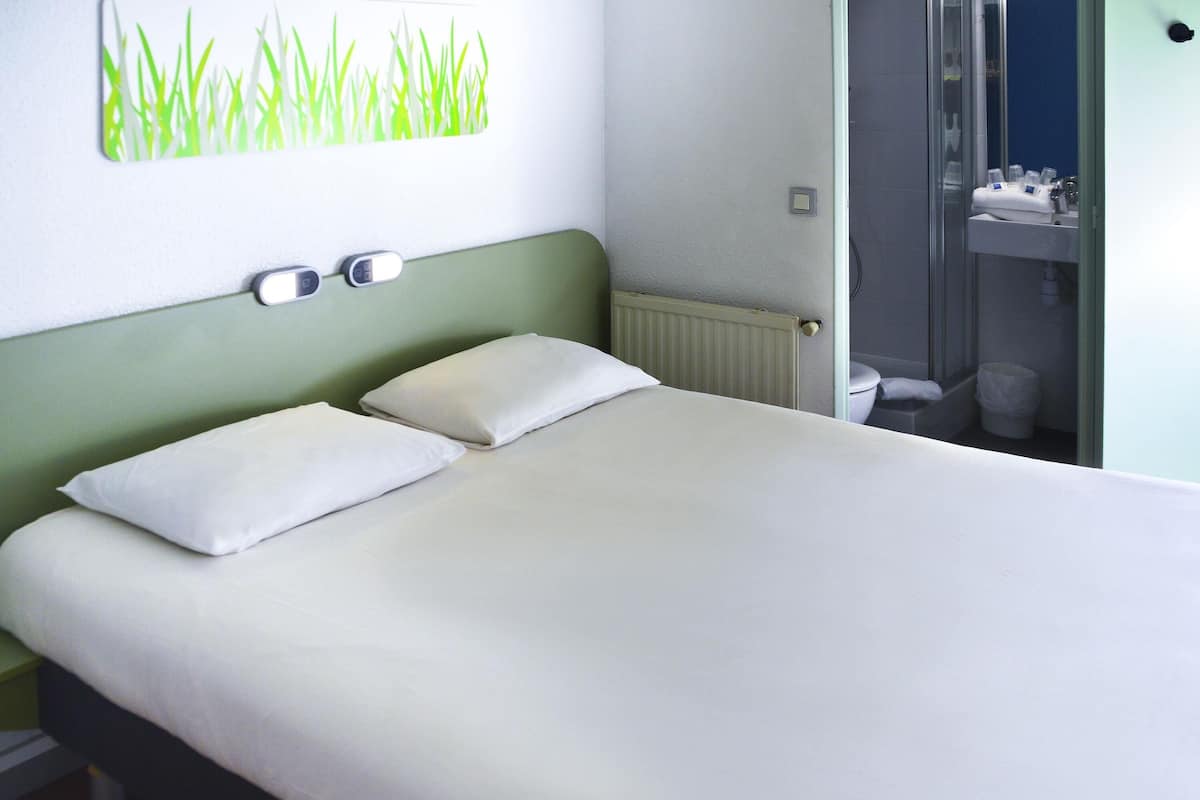 Double Room | Free WiFi, bed sheets