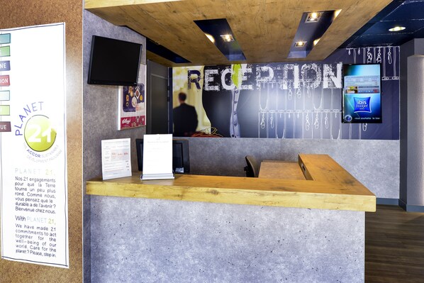 Reception - ibis budget Hyères Centre Ville (Hyères)