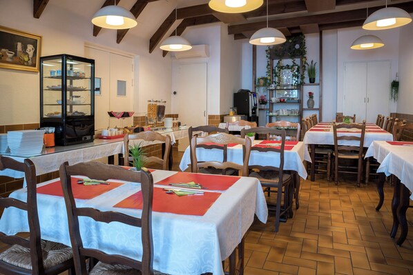 Daily buffet breakfast (EUR 9.50 per person)