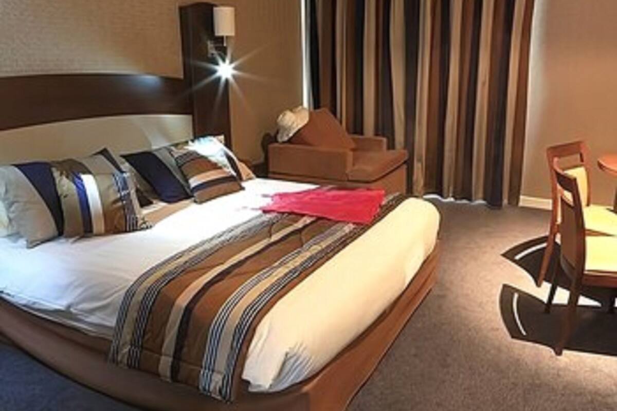 junior suite | desk, soundproofing, iron/ironing board, free wifi