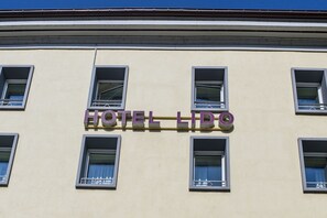 Front of property - Lido (Geneva)