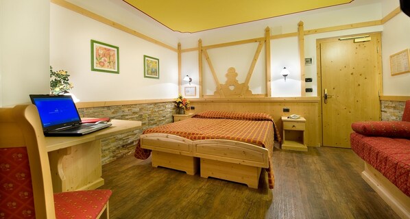 Hypo-allergenic bedding, in-room safe, desk, soundproofing