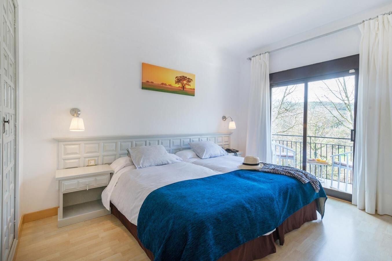 minibar, desk, laptop workspace, free wifi