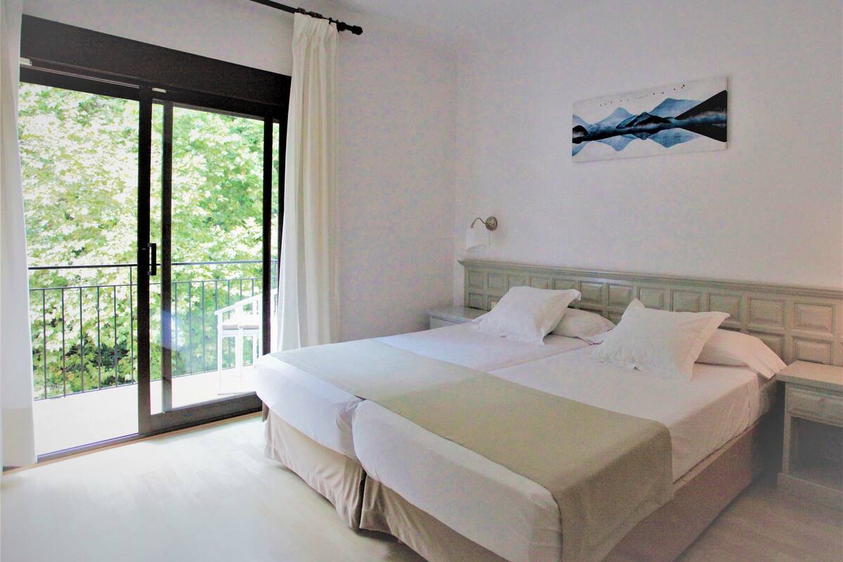 standard double room | minibar, desk, laptop workspace, free wifi